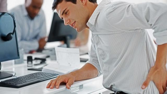 آلام اسفل الظهر مشكلة يعانى منها الرجال والسيدات